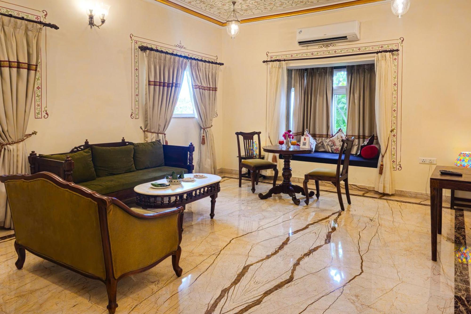ดิ อมาการ์ธ - อุทัยปาร์ โฮเต็ล Hotel อุเดเปอร์ ภายนอก รูปภาพ