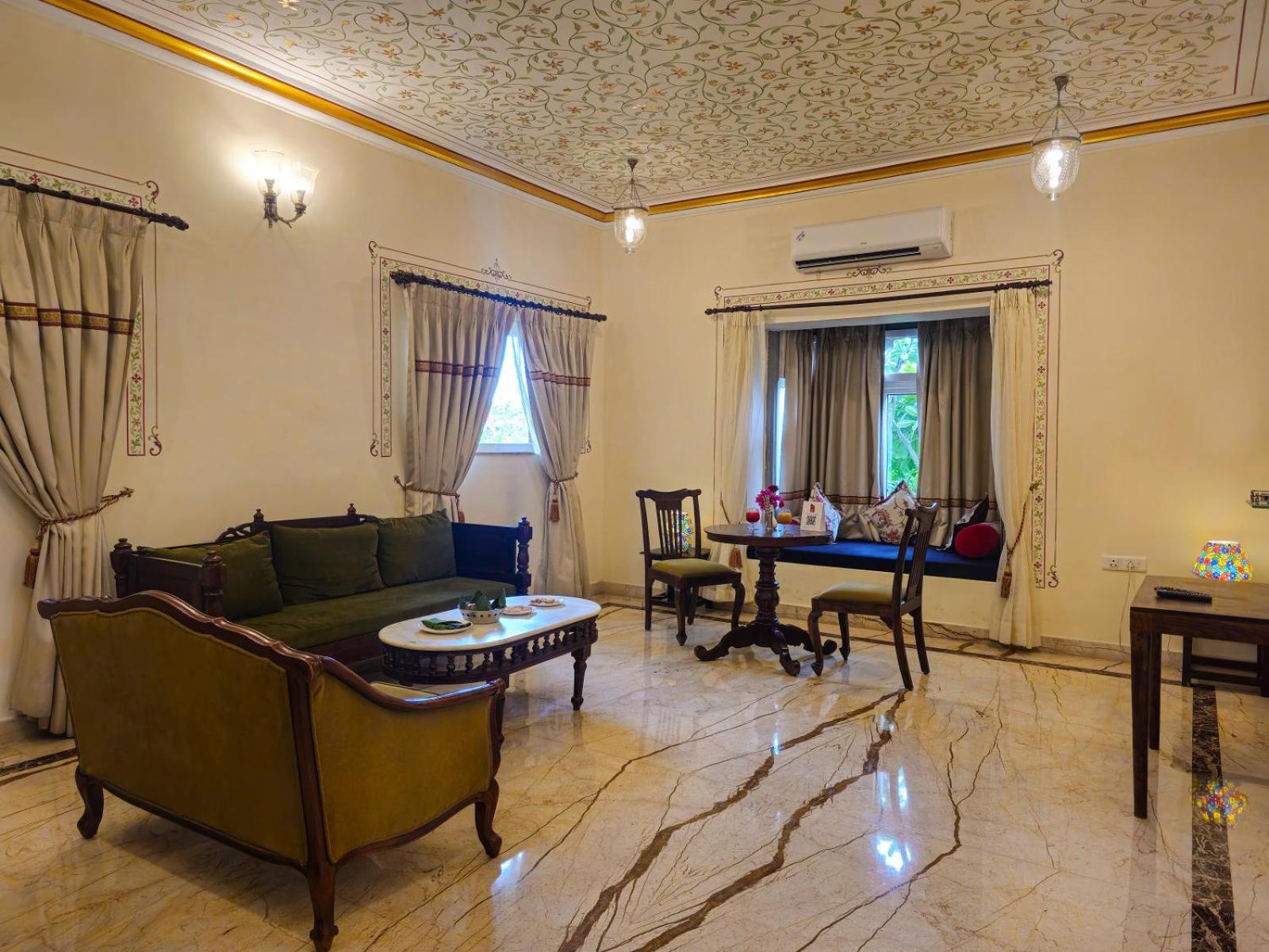 ดิ อมาการ์ธ - อุทัยปาร์ โฮเต็ล Hotel อุเดเปอร์ ภายนอก รูปภาพ