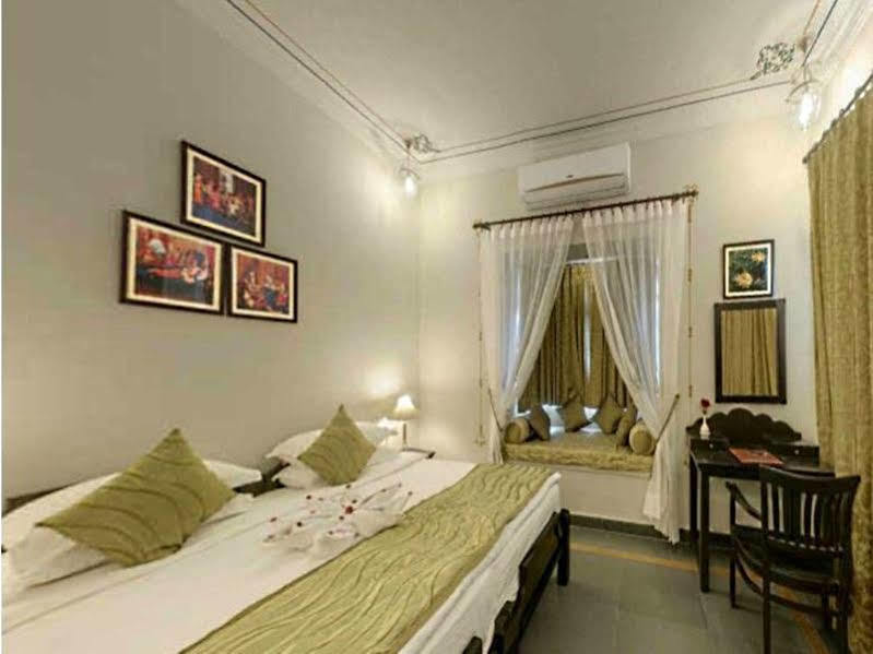 ดิ อมาการ์ธ - อุทัยปาร์ โฮเต็ล Hotel อุเดเปอร์ ภายนอก รูปภาพ