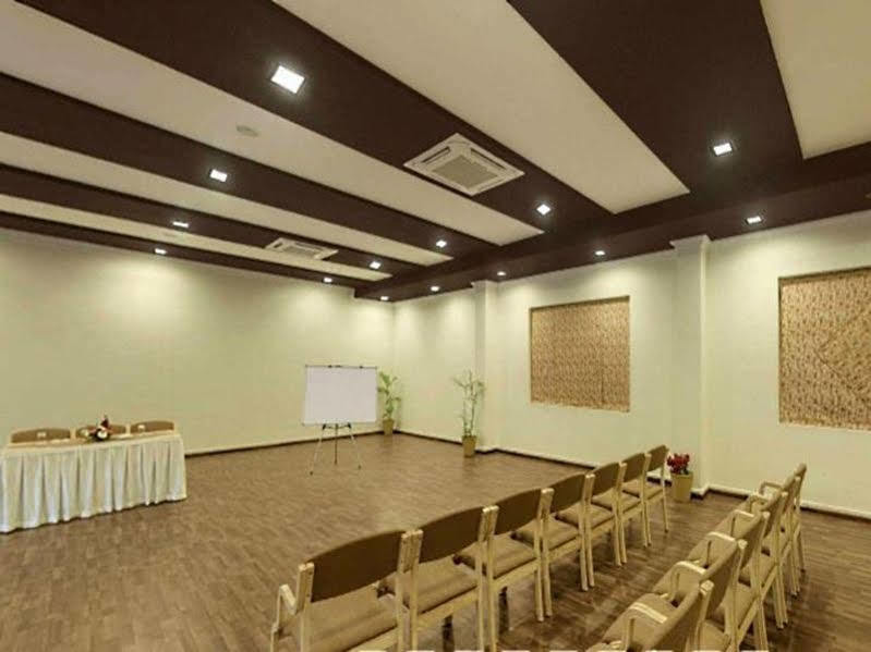 ดิ อมาการ์ธ - อุทัยปาร์ โฮเต็ล Hotel อุเดเปอร์ ภายนอก รูปภาพ
